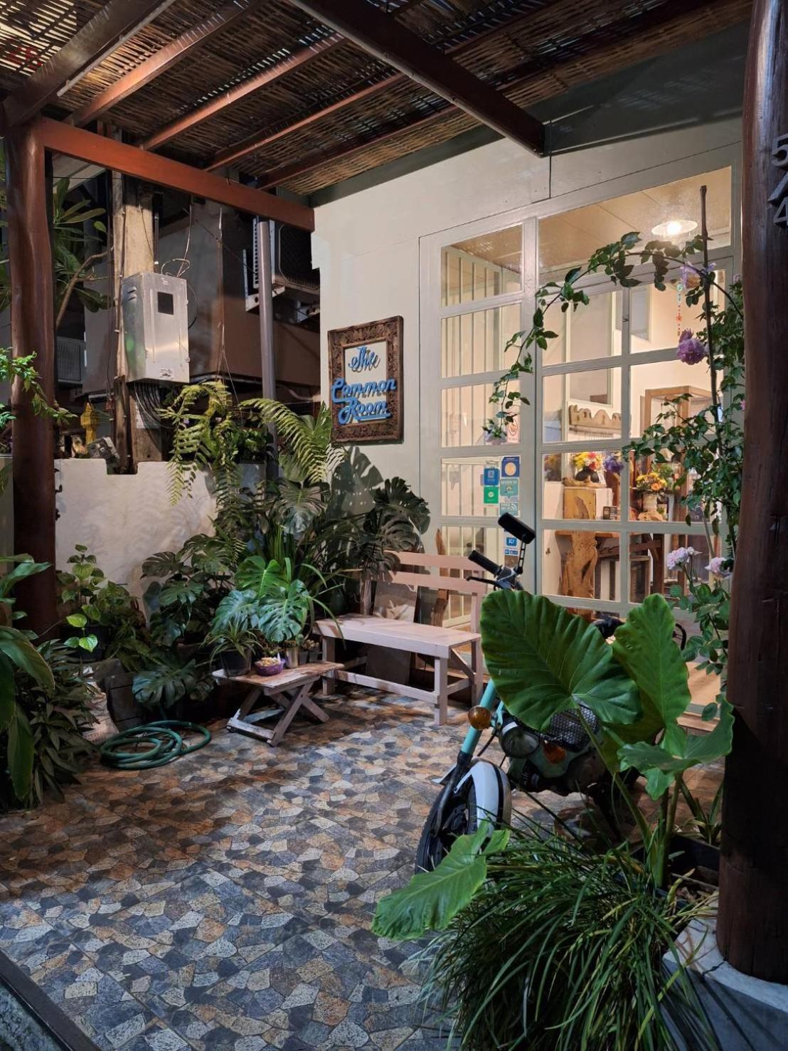 The Commonroom Cnx Chiang Mai Exterior photo